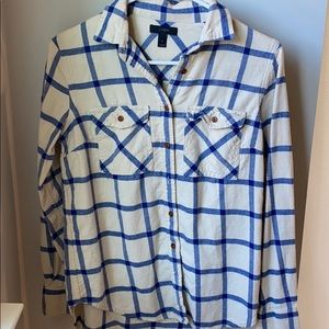 Window pane button down